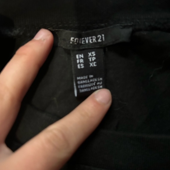 Black Cropped Tee - Picture 3 of 3